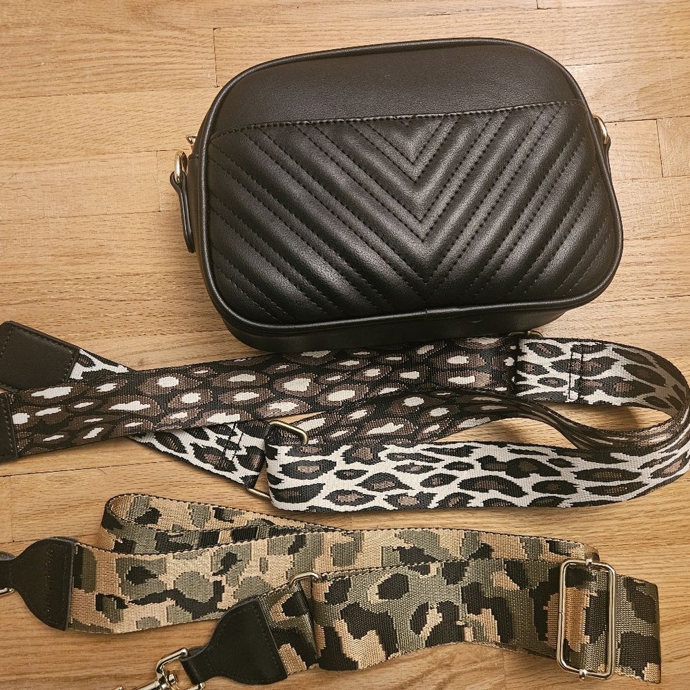 Black Quilted Crossbody Bag. Comes with 2 straps